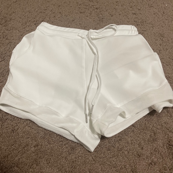 Lululemon women’s Inner Glow High-Rise Short 3" - Picture 1 of 9